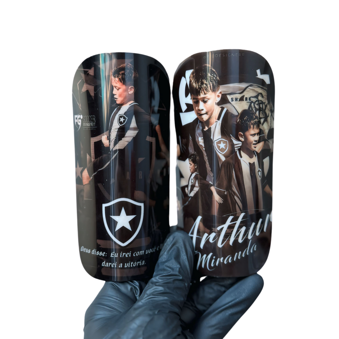 Caneleira de Futebol com Design