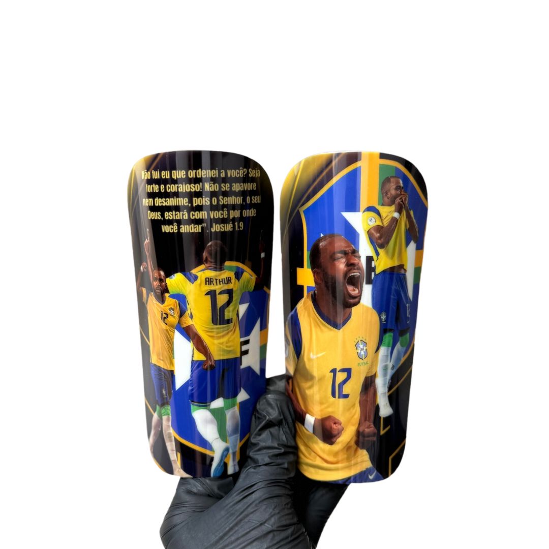 Caneleira de Futebol com Design