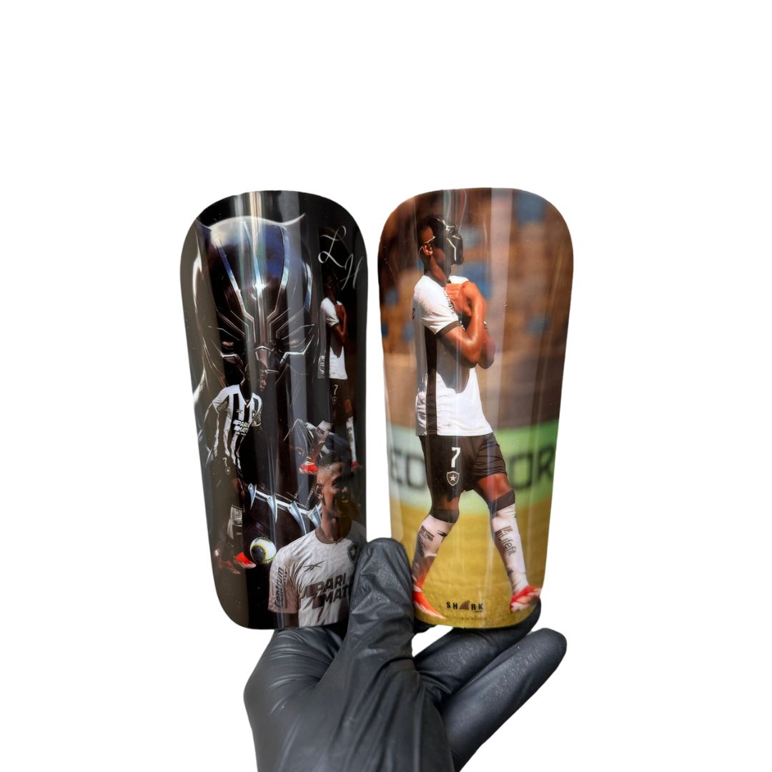 Caneleira de Futebol com Design